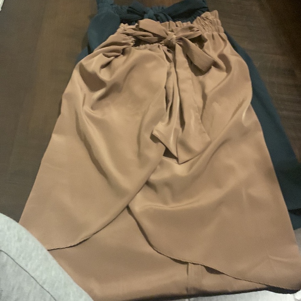 Skirts - Picture 3 of 4